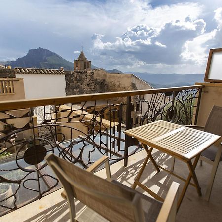 Hotel Poeta Jorge Manrique เซกูรา เดลา เซียร์รา ภายนอก รูปภาพ