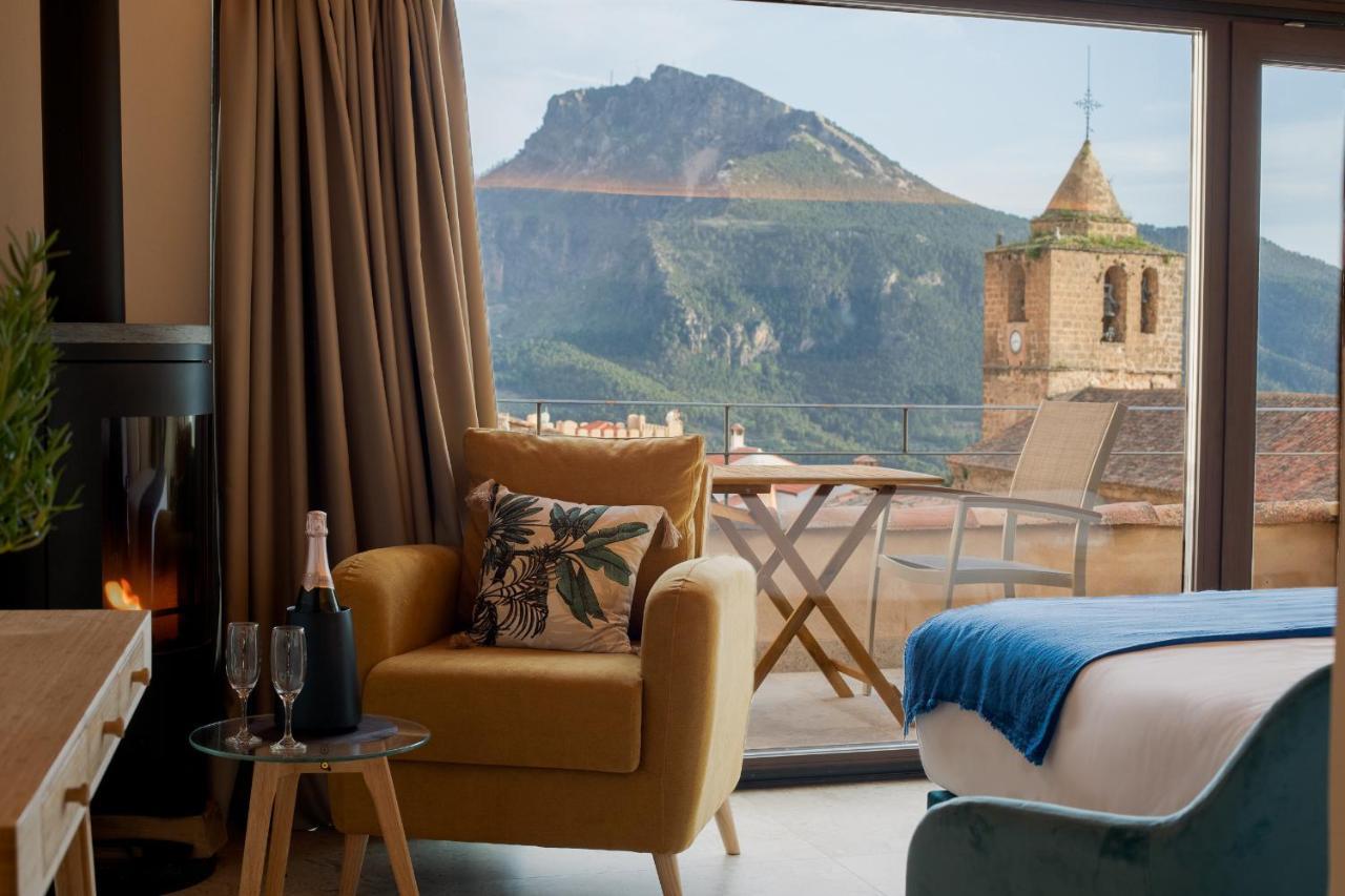 Hotel Poeta Jorge Manrique เซกูรา เดลา เซียร์รา ภายนอก รูปภาพ
