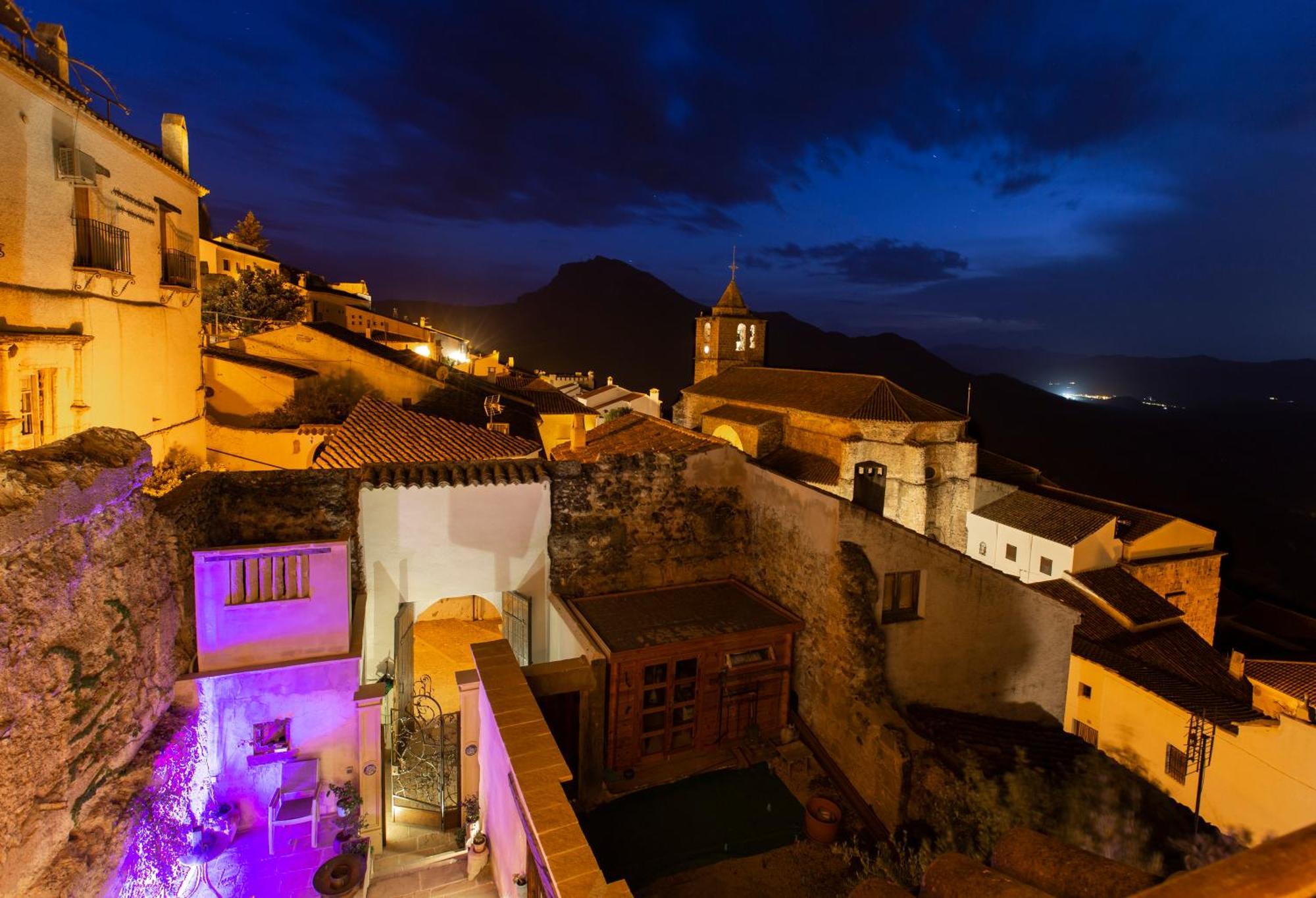 Hotel Poeta Jorge Manrique เซกูรา เดลา เซียร์รา ภายนอก รูปภาพ