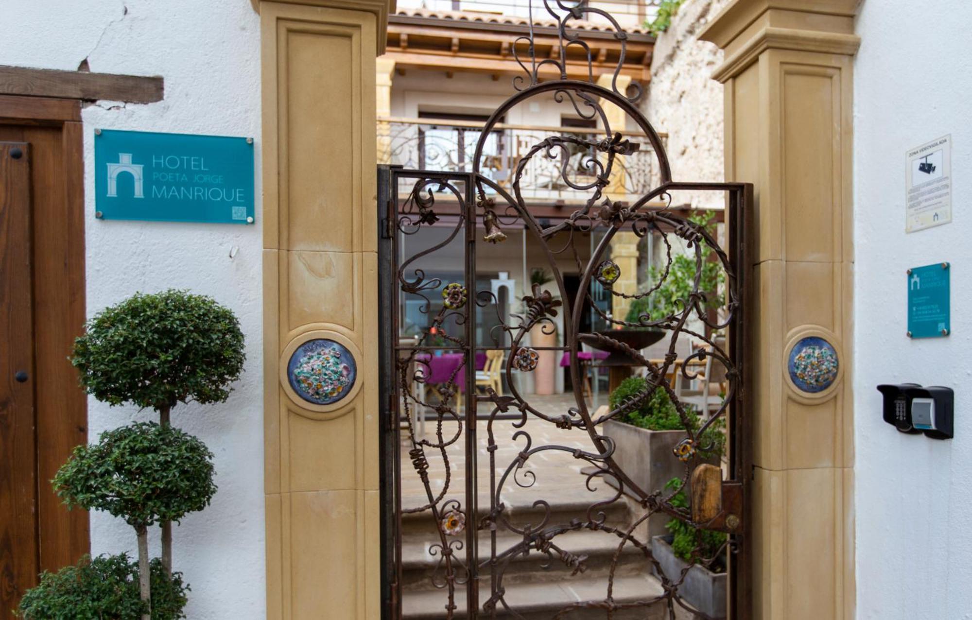 Hotel Poeta Jorge Manrique เซกูรา เดลา เซียร์รา ภายนอก รูปภาพ